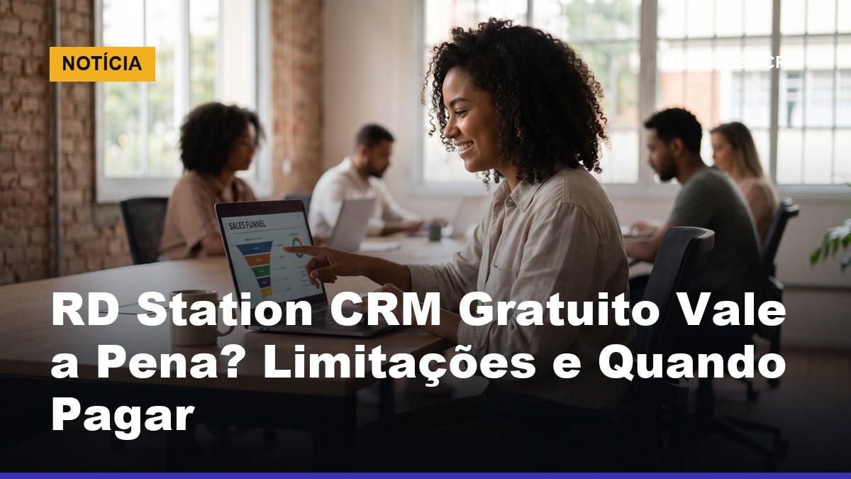Empreendedor usando RD Station CRM gratuito em coworking — vale a pena o plano free para pequenas empresas