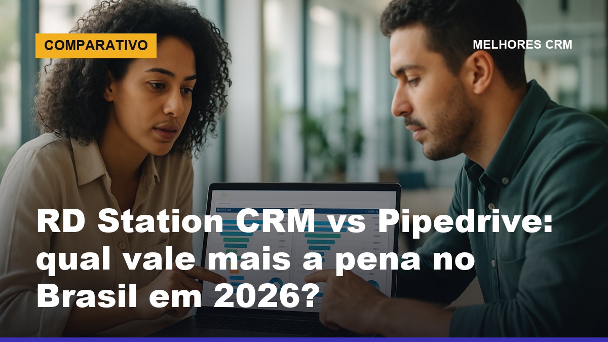 Comparativo RD Station CRM vs Pipedrive em tela de notebook durante reunião de vendas no Brasil